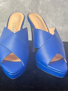 Blue Women's Heeled Sandals - Sleek Evening Pump